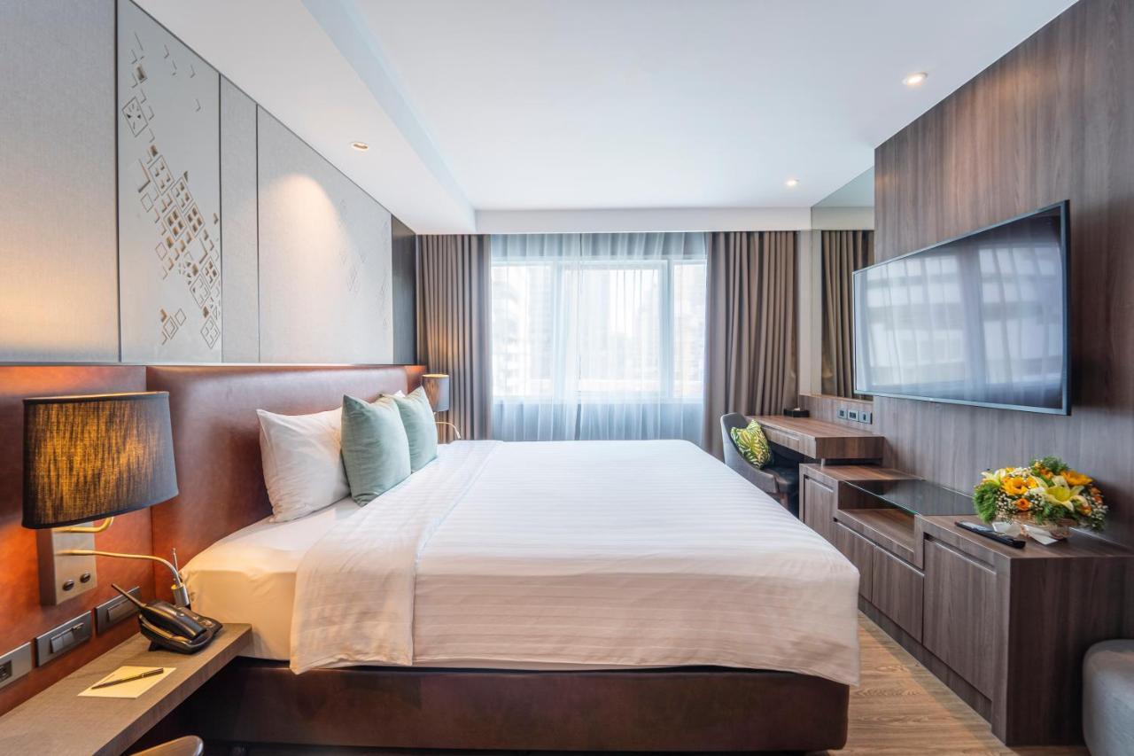 Novotel Living Sukhumvit Legacy מלון