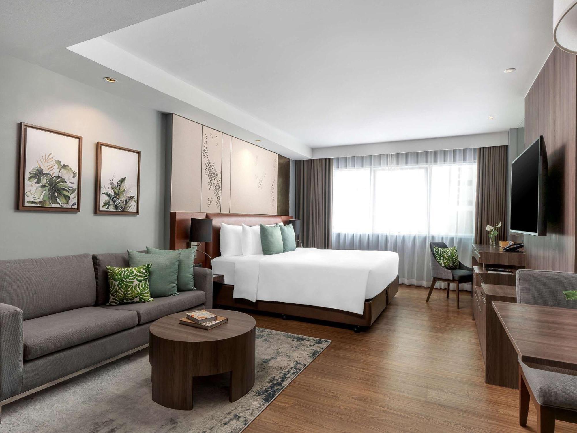Отель Novotel Living Sukhumvit Legacy 4*