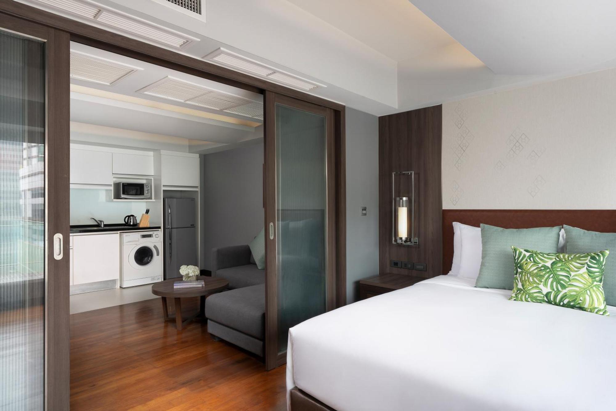 Отель Novotel Living Sukhumvit Legacy Бангкок